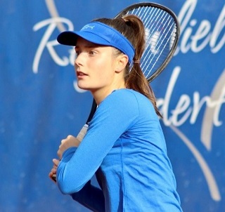 Sophie Irvine Tennis Coach
